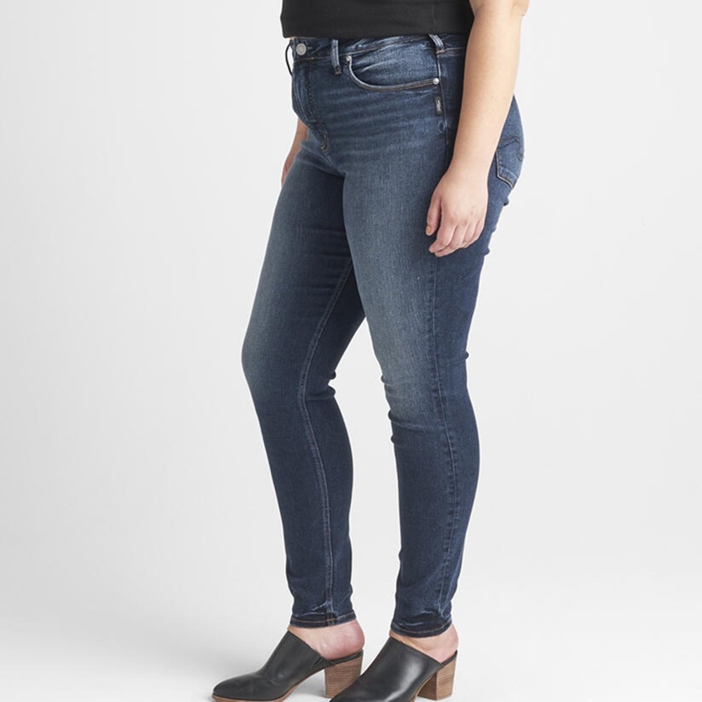 New Silver Jeans Avery High Rise Skinny Jeans Plus Size in indigo wash size 24
